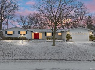 25376 Lyncastle St, Farmington Hills, MI