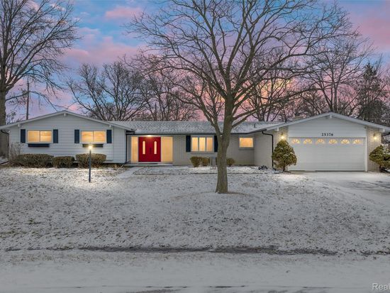 25376 Lyncastle St, Farmington Hills, MI 48336
