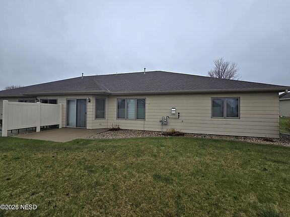 3rd image of 1625 Northridge Dr Unit 102