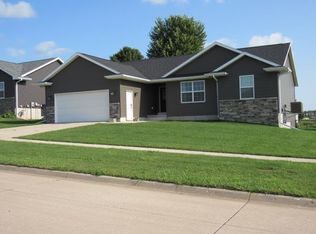 1605 Meadow Ridge Ct, Anamosa, IA 52205