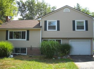 5 Banbury Ln, Bloomfield, CT 06002