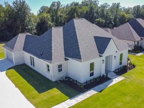147 River Place Dr, Hahnville, LA 70057