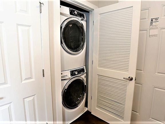5th image of 2228 N Sawyer Ave #1421