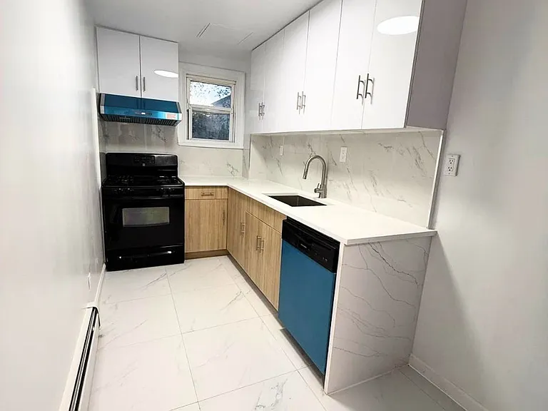 186 3rd St #1 — Photo 7