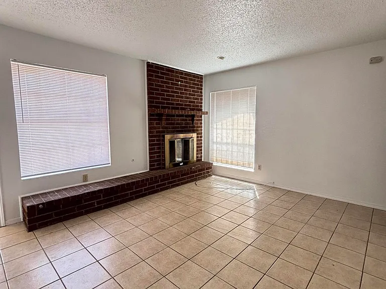 3911 Moonlight Ave — Photo 4