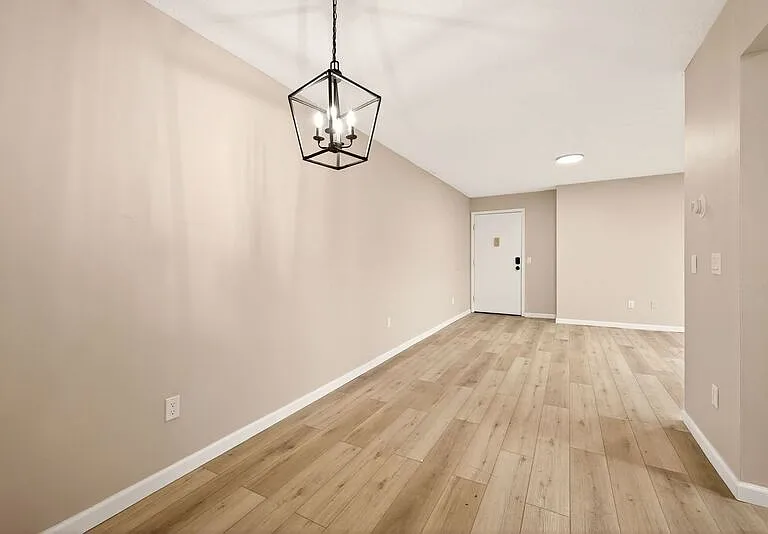 Holcomb Village Apartments — Photo 12