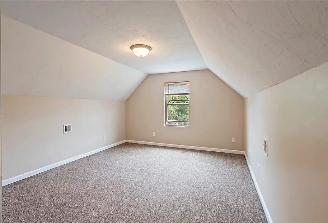 3 bed, 1.5 bath, 1200 sqft, $1,150 — Photo 4