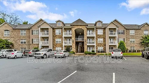 7104 W Friendly Ave Photo 1