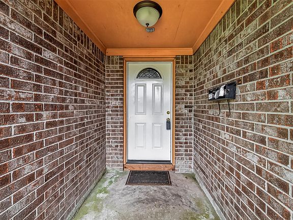 4th image of 1001 N Shepherd Dr