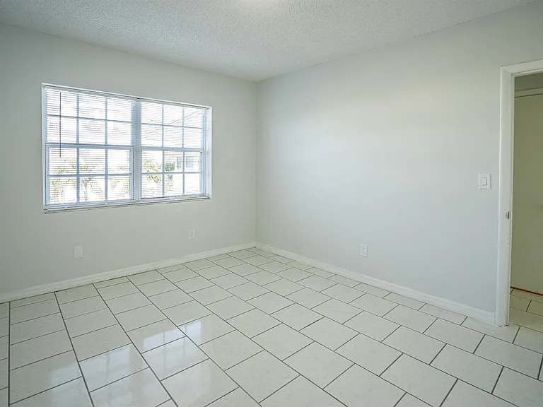 1940 Bay Dr #15 — Photo 24