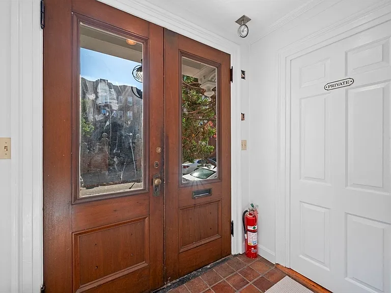 14 Lynde St #2 — Photo 4