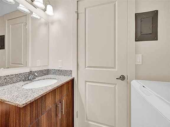 3rd image of 2190 Mott Dr #1