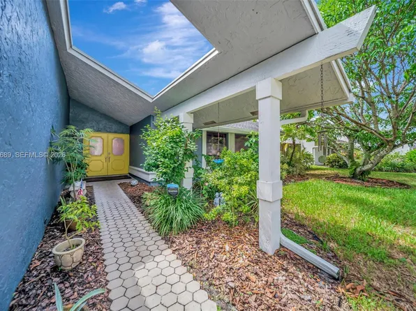 620 E Plantation Cir, Plantation, FL 33324