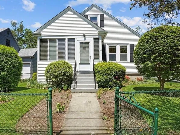 26 Vernon Ave, Newport, RI 02840