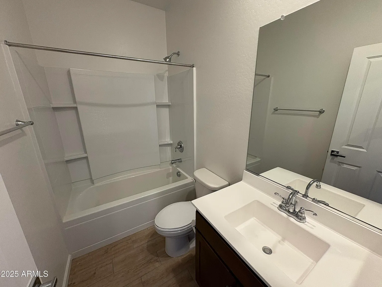 4 bed, 3.0 bath, 1958 sqft, $2,399 — Photo 4