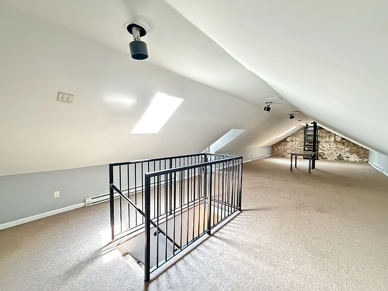 2040 W 19th St #F3 — Photo 15