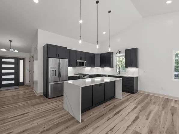 3162 Apple Valley Dr, Howard, OH 43028