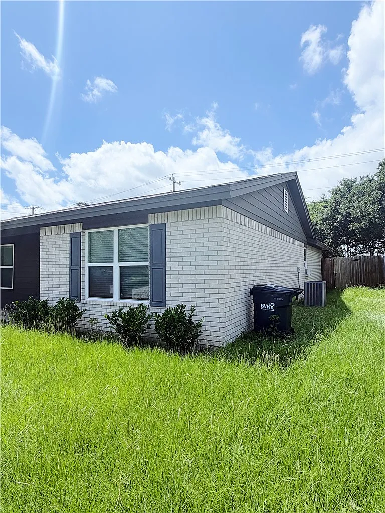 2 bed, 992 sqft, $1,200 — Photo 3