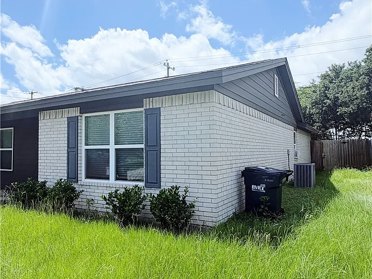 1207 Airline Dr — Photo 3