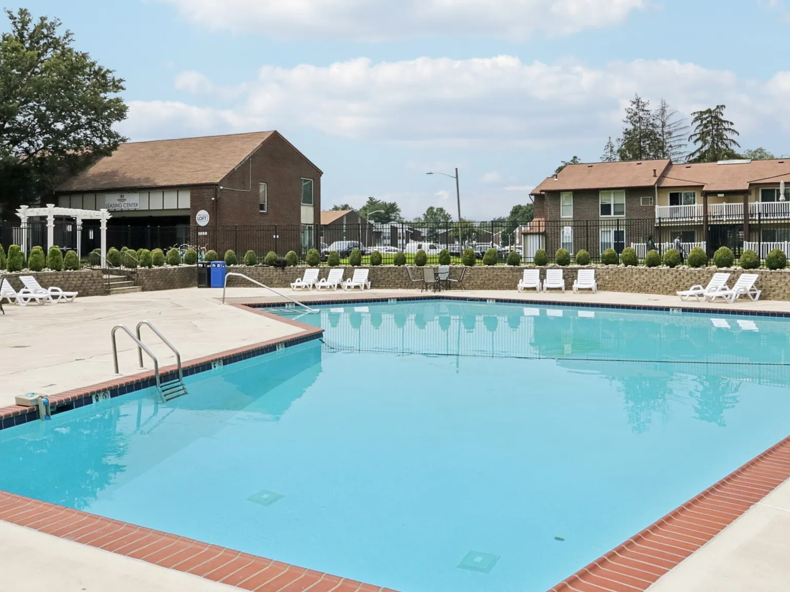 Edgewater Manor — Photo 2