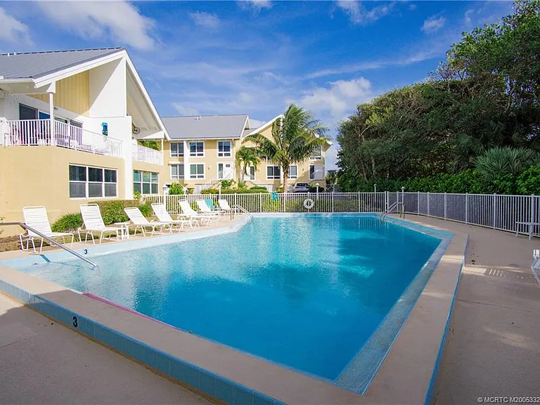 245 NE Macarthur Blvd #12 — Photo 33