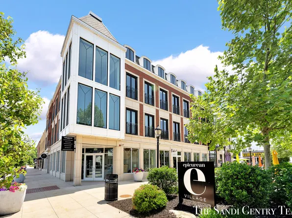 110 W Savidge St #203, Spring Lake, MI 49456