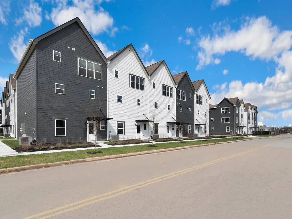 Lookout View Townhomes — Photo 2
