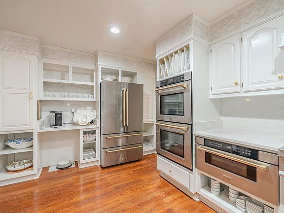4th image of 175 Poplar St