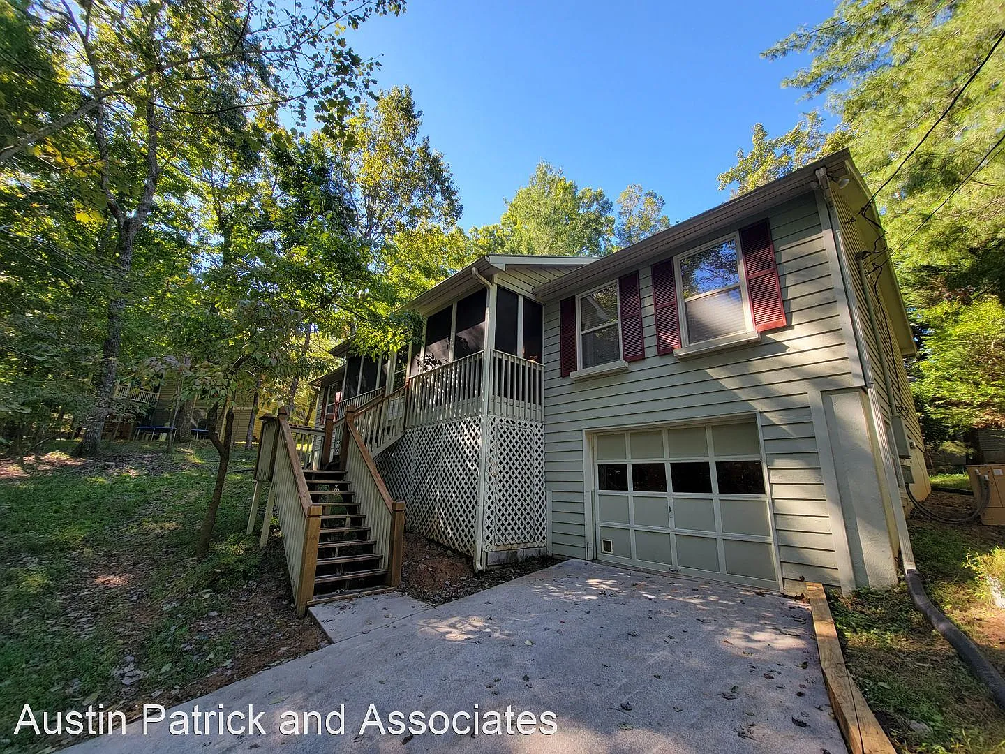 447 Tamarack Dr photo 1