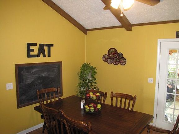 Nice vaulted ceiling