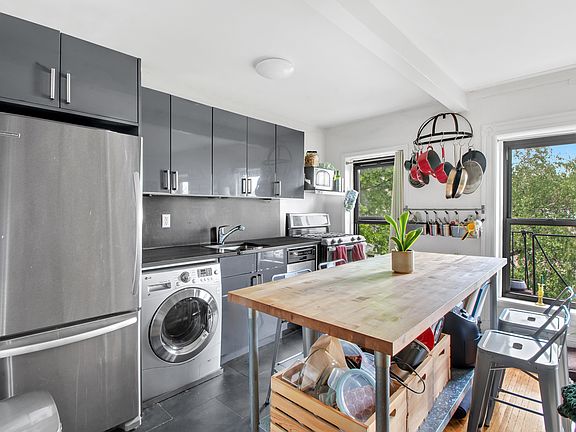 4th image of 255 Madison St #4
