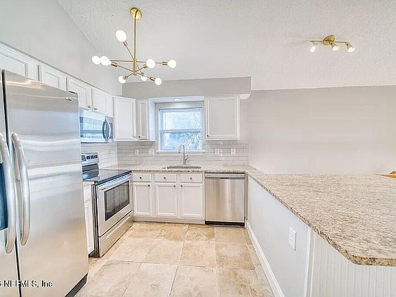 4th image of 259 Riberia St #A