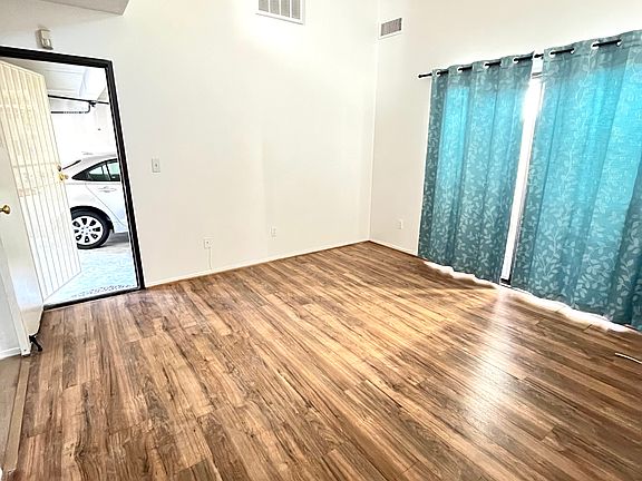 3rd image of 415 Mooney Dr APT D