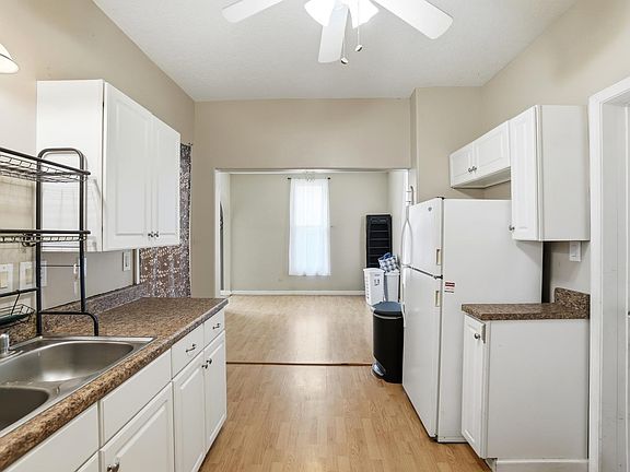 3rd image of 920 1st St