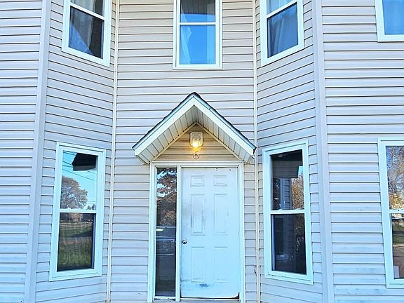 2nd image of 6 Pond St