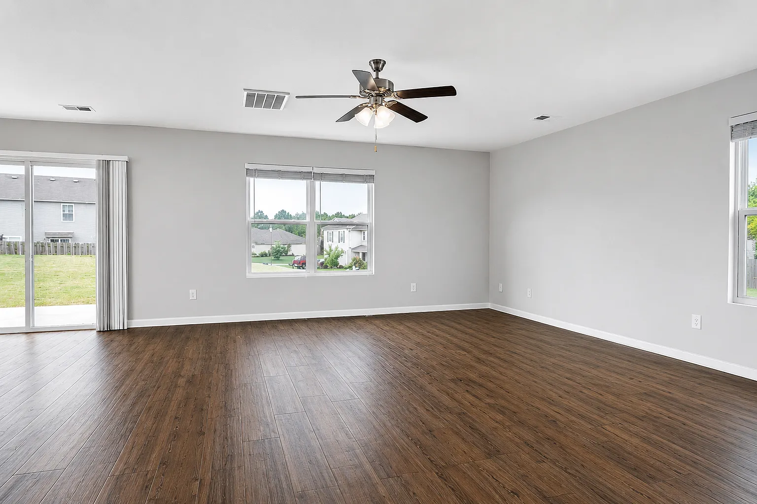 4 bed, 2.5 bath, 2211 sqft, $1,725 — Photo 4
