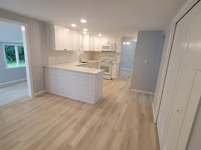 410 Spruce St — Photo 18