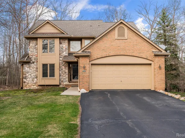 5146 Lagoons Cir #22, West Bloomfield, MI 48323