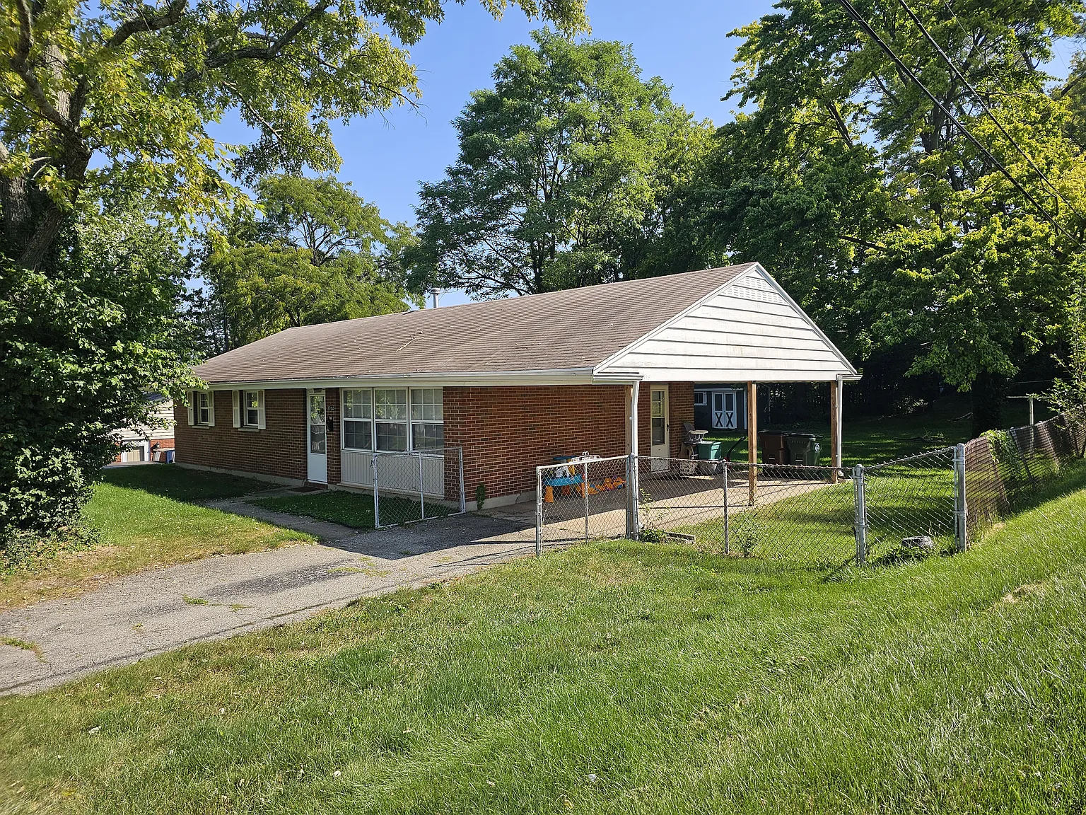 3 bed, 1.5 bath, 1250 sqft, $1,600 — Photo 1