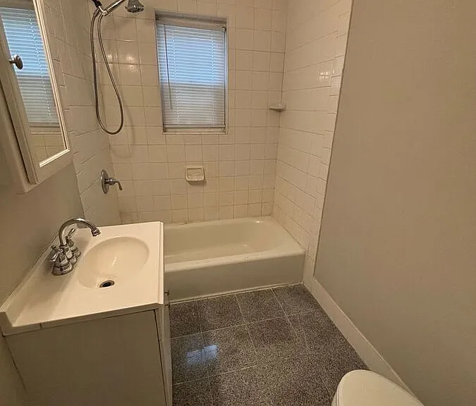 210 Trinity Ave #B2 — Photo 8