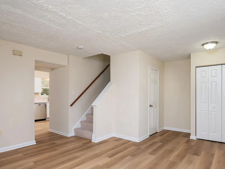 2431 W Rosecroft Village Cir — Photo 7