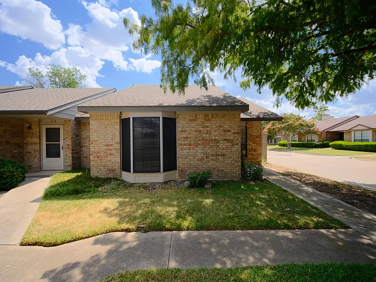 2111 E Belt Line Rd — Photo 3