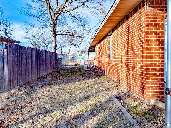 5th image of 1702 Maple St