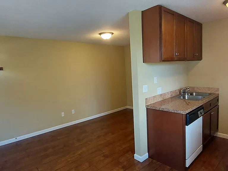 2122 D St #1 — Photo 4