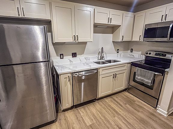 3rd image of 247 Settlers Park Dr