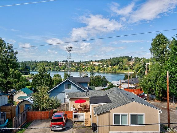 5th image of 403 11th Street Pl
