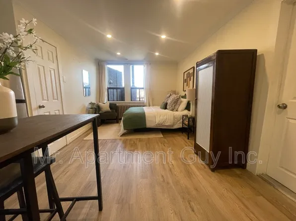 44 Victoria Ave S, Hamilton, ON