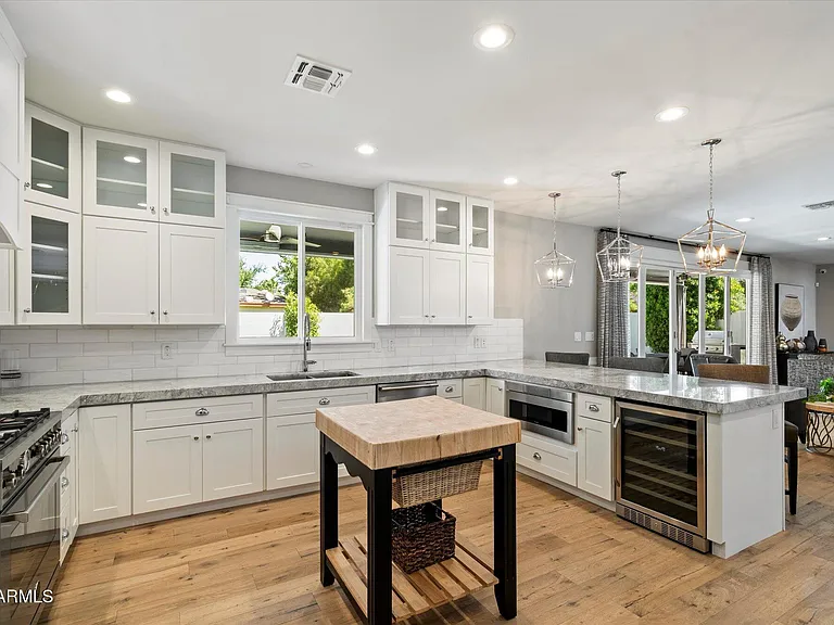 3810 E Devonshire Ave — Photo 11