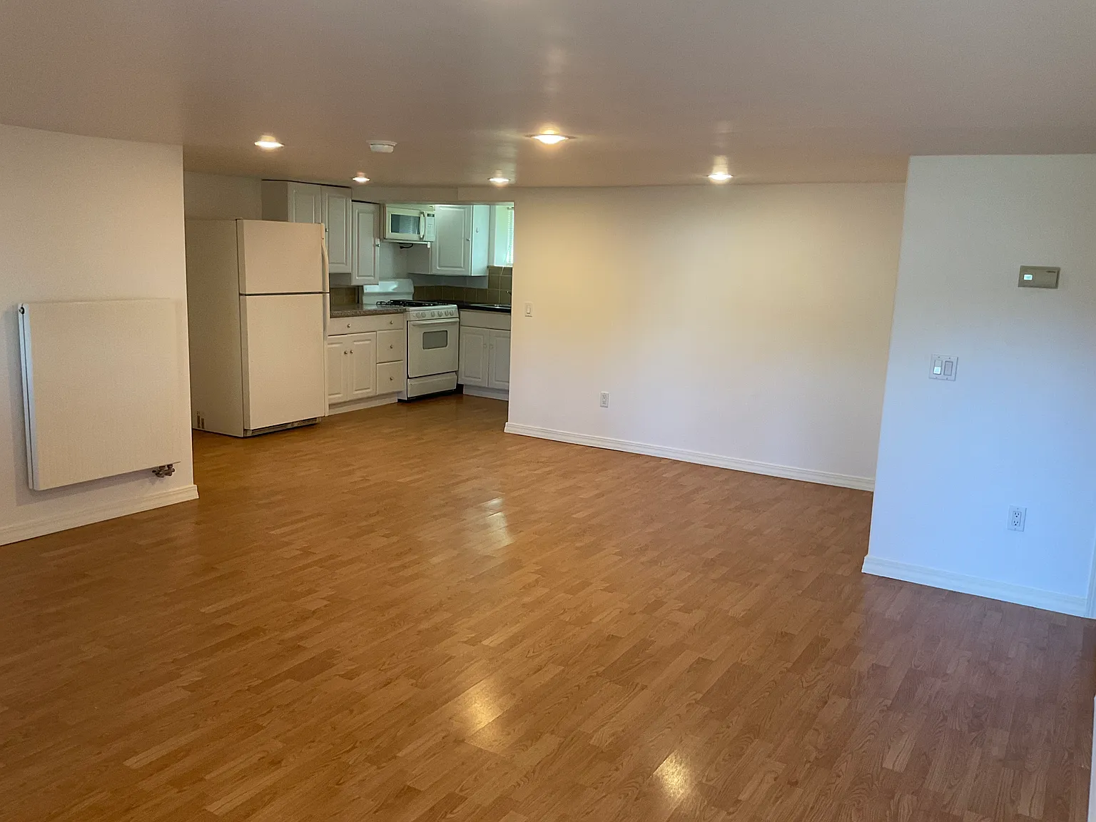 2 bed, 1050 sqft, $1,900 — Photo 3