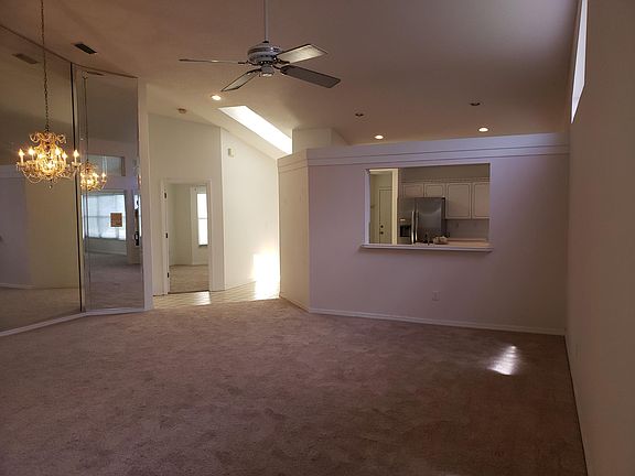 5th image of 826 Oakwood Dr